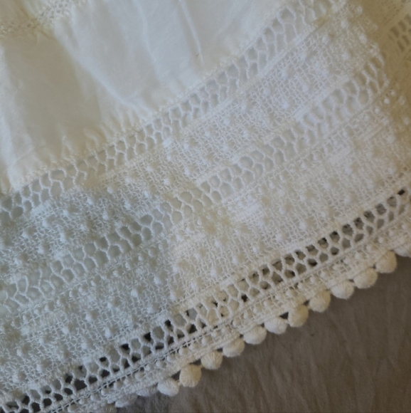 Ann Taylor Womens SZ 4 Silk blend White skirt pintuck pleating lace trim lined - Picture 3 of 8